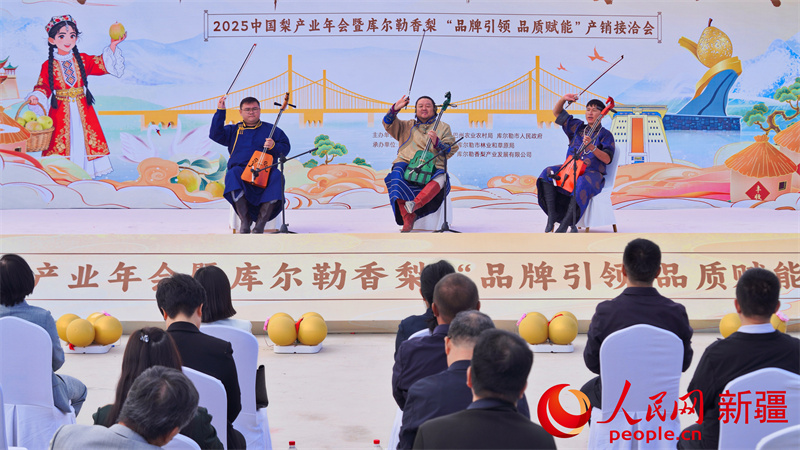 马头琴《万马奔腾》。人民网 李欣洋摄 马头琴《万马奔腾》。人民网 李欣洋摄