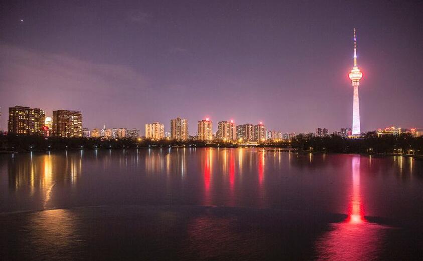 夜幕下的北京城 玉渊潭景色迷人